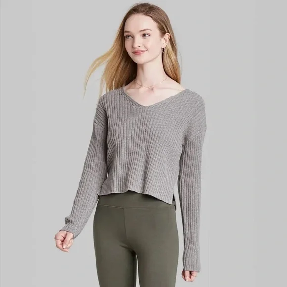 V-Neck Pullover Cropped Sweater - Picture 8 of 9